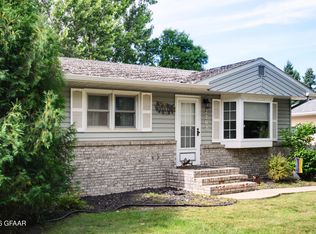 2202 S 20th St, Grand Forks, ND 58201