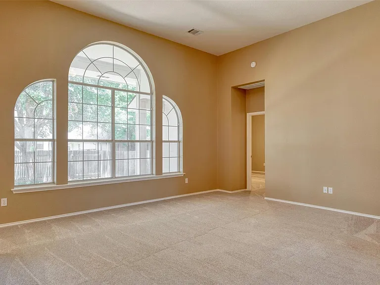 2310 Kristen Ln — Photo 4
