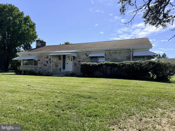1034 Fishburn Rd, Hershey, PA 17033