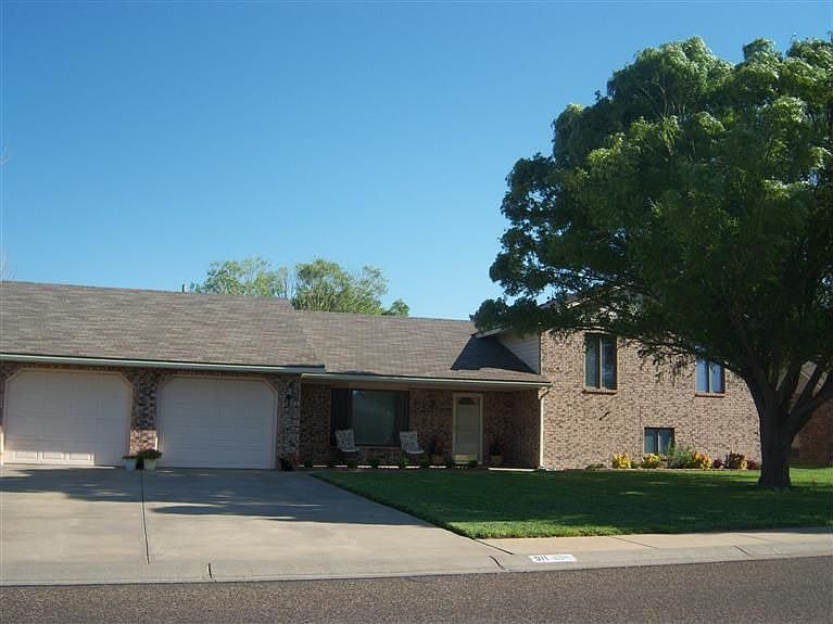 1st image of 911 N Holly Dr