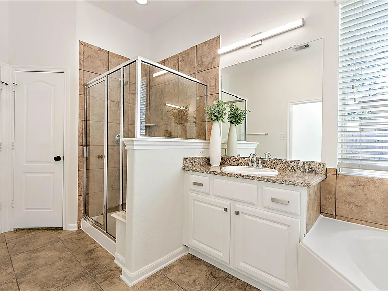 35 E Wolf Cabin Cir — Photo 28