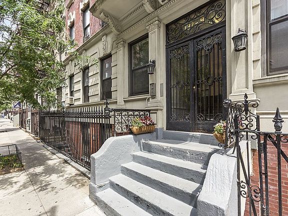 3rd image of 137-139 W 142nd St APT 2E