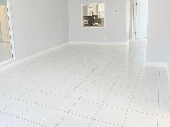 5th image of 1001 SE 3rd St APT 3