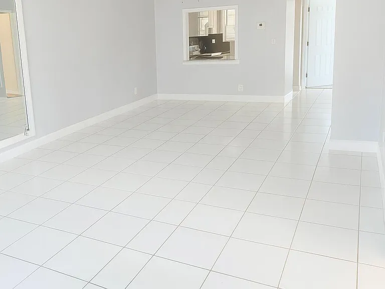 1001 SE 3rd St #3 — Photo 5