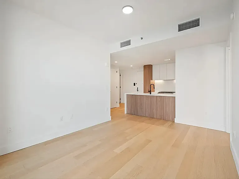 224 W 124th St #1300 — Photo 5