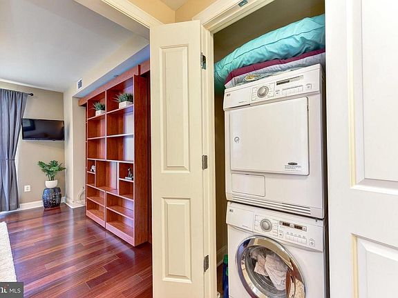 5th image of 2050 Jamieson Ave APT 1009