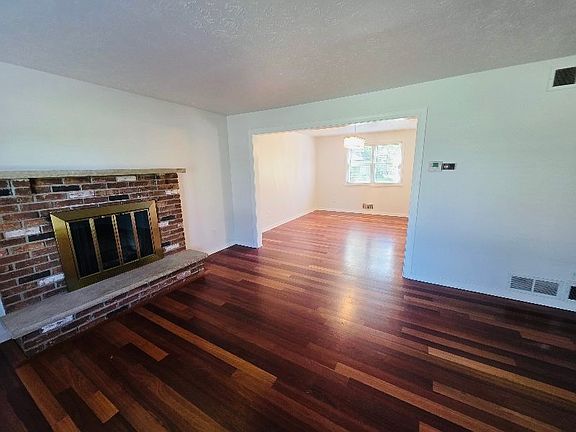 3rd image of 3985 Culver Rd