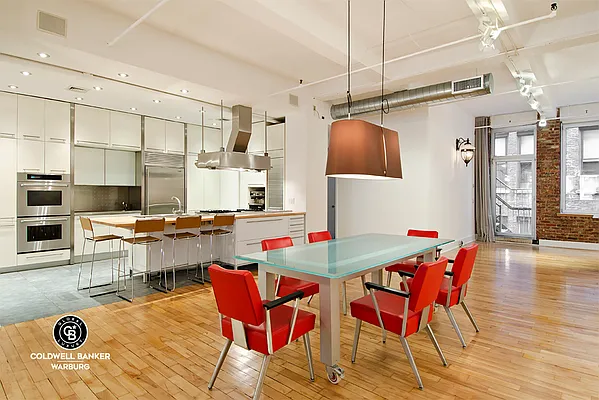 Rented by Coldwell Banker Warburg | media 11