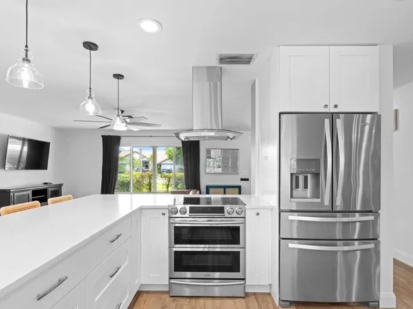 1039 NW 8th St, Boca Raton, FL 33486