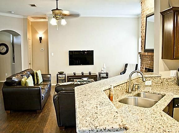 4th image of 2033 Reddenson Dr