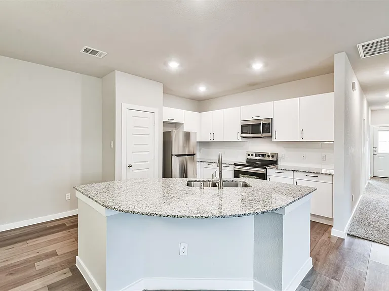 9800 Grosbeak Ln — Photo 3
