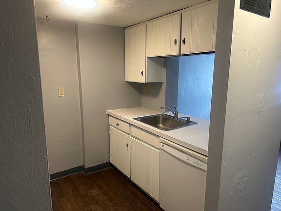 4th image of 329 Dersam St