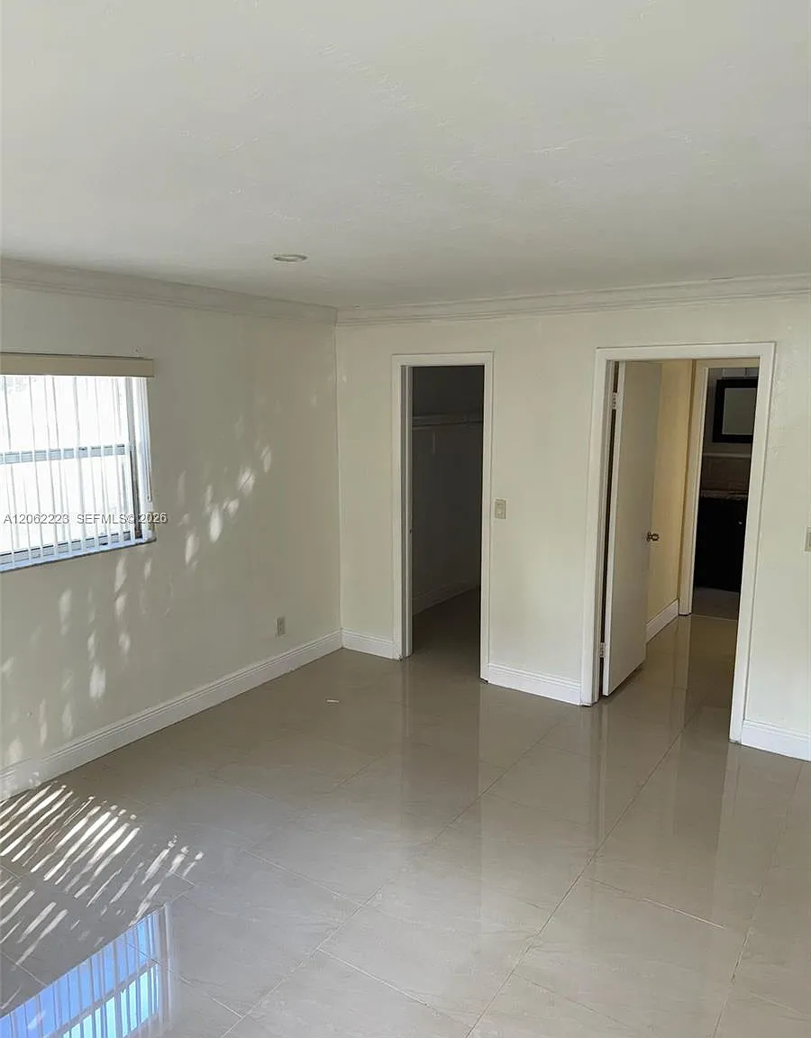 Futura Villas No 1 Condo — Photo 3