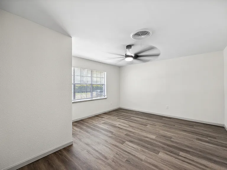 232 Hallmark Dr W — Photo 18