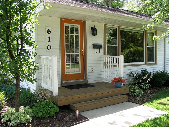 Main front entry/ covered porch
