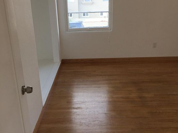 4th image of 3048 Emerson St