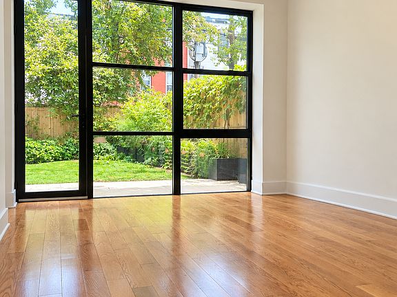 3rd image of 431 Bainbridge St APT 1