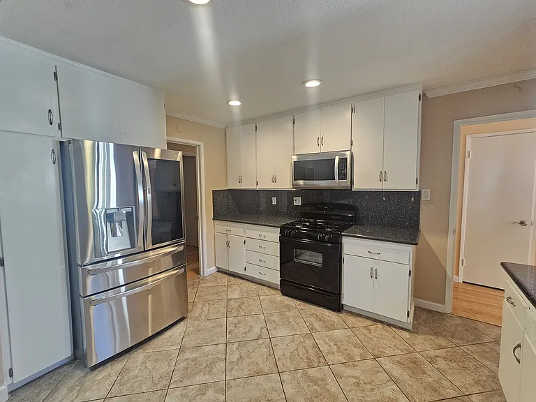 1137 W Knickerbocker Dr — Photo 14