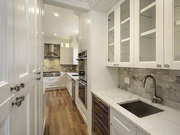 4th image of 225 Central Park Ave