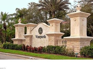 86 Fountain Cir, Naples, FL 34119