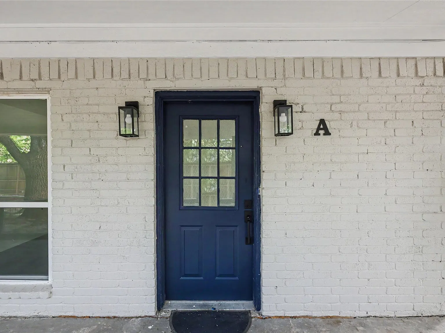 2119 Barr St — Photo 3