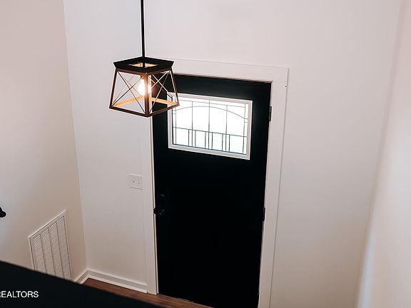5th image of 446 Timber Dr