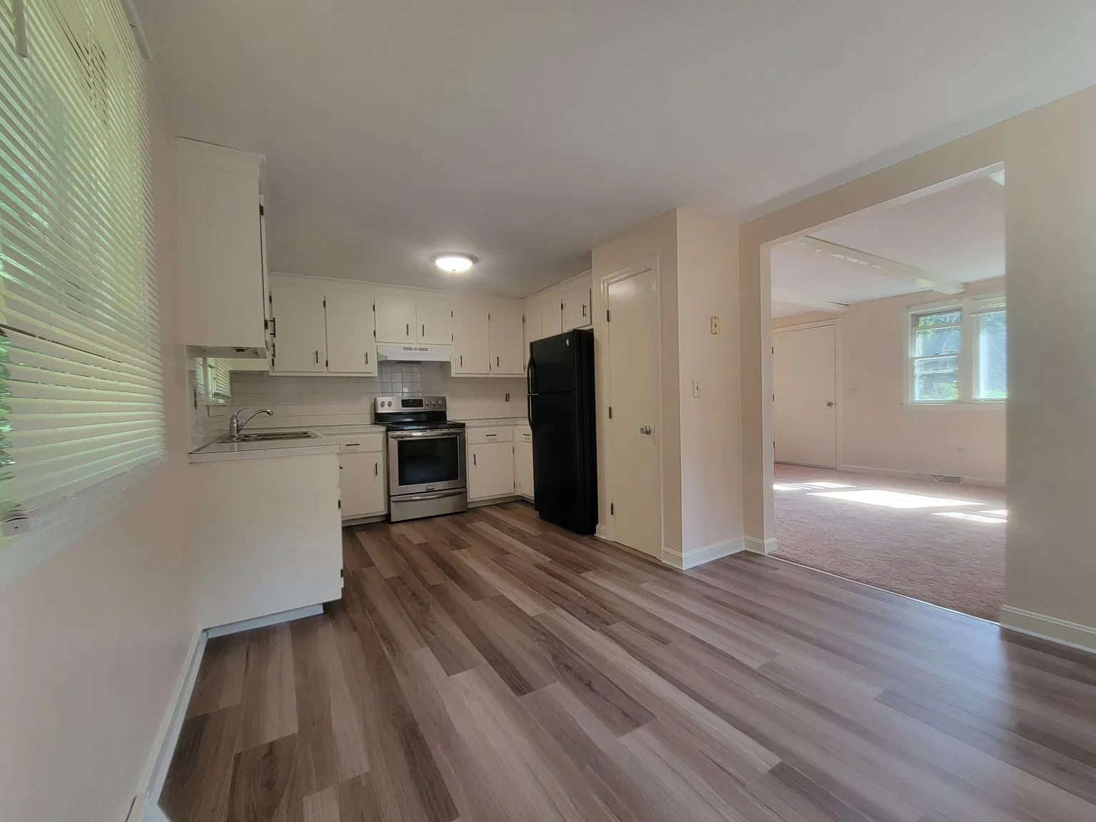 3 bed, 960 sqft, $2,990 — Photo 4