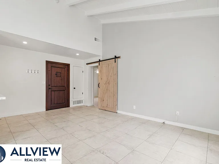 203 Oswego Ave — Photo 3