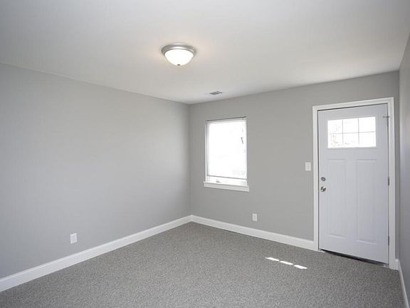 3rd image of 100 W 38th St #15