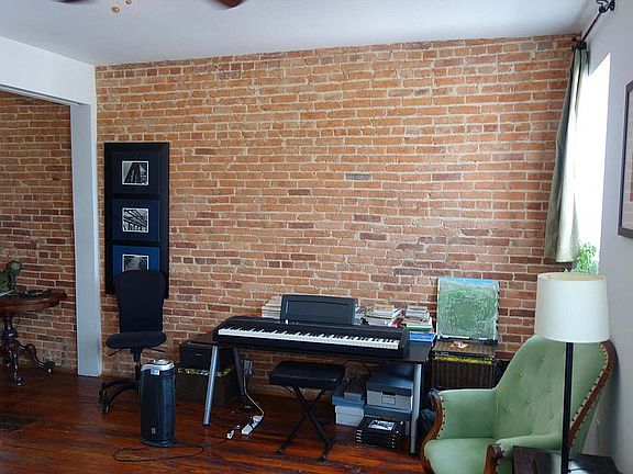 3rd Floor Apt 1 Bed / 1 Bath