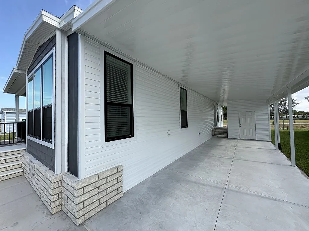3 bed, 2.0 bath, 1460 sqft, $1,699 — Photo 2