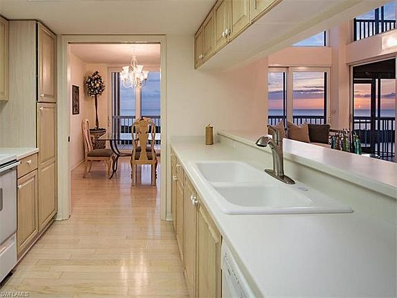 4th image of 6585 Nicholas Blvd #3