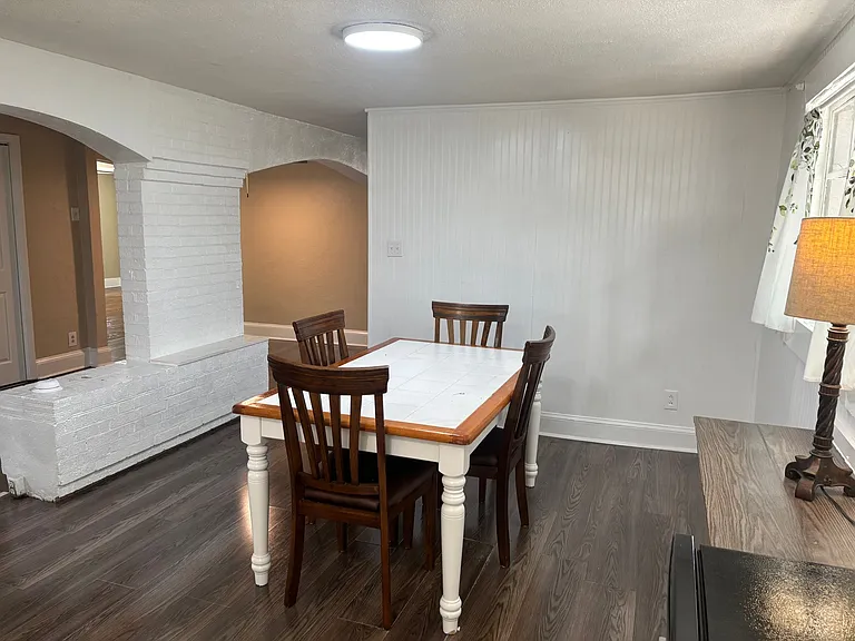 1102 Crawford St — Photo 11