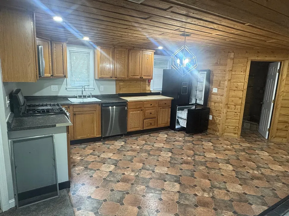9 Guadalcanal Rd #2