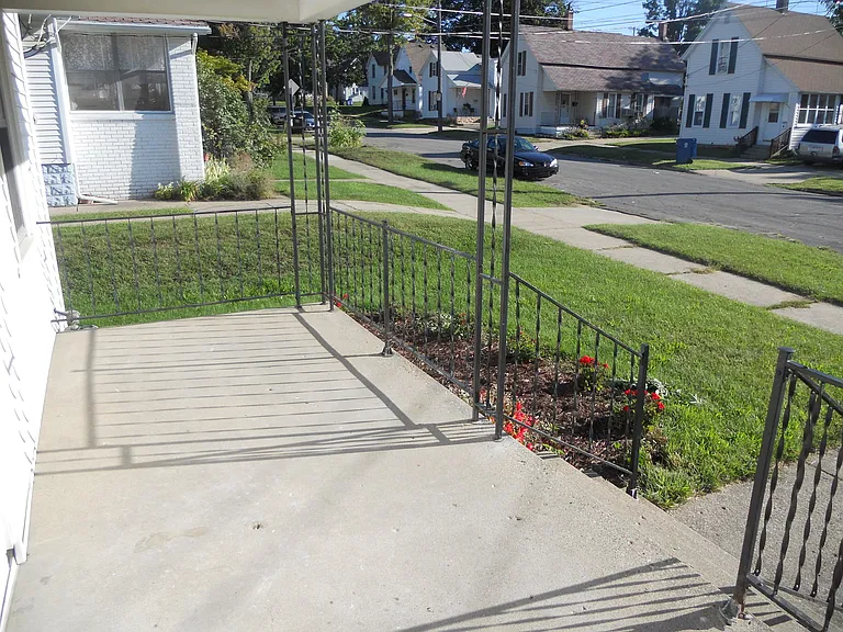 441 Spring Ave NE — Photo 8