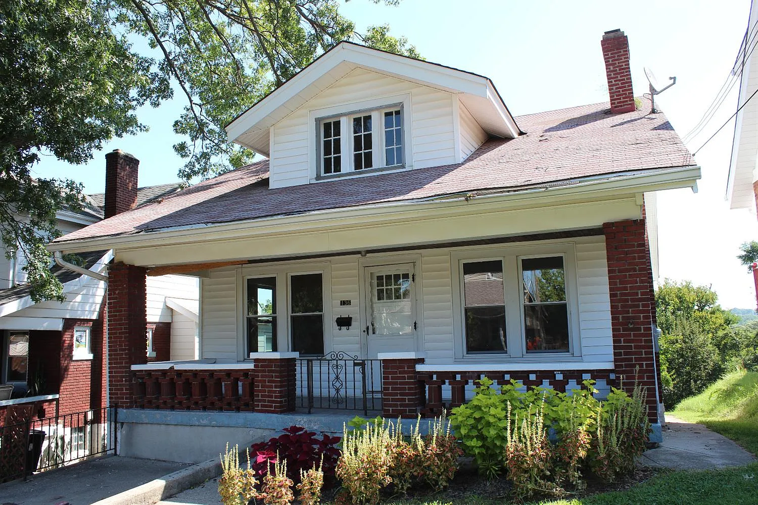 136 Harvard Pl photo 1