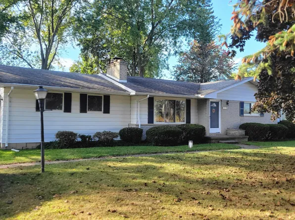 2479 N Long Lake Rd, Fenton, MI 48430