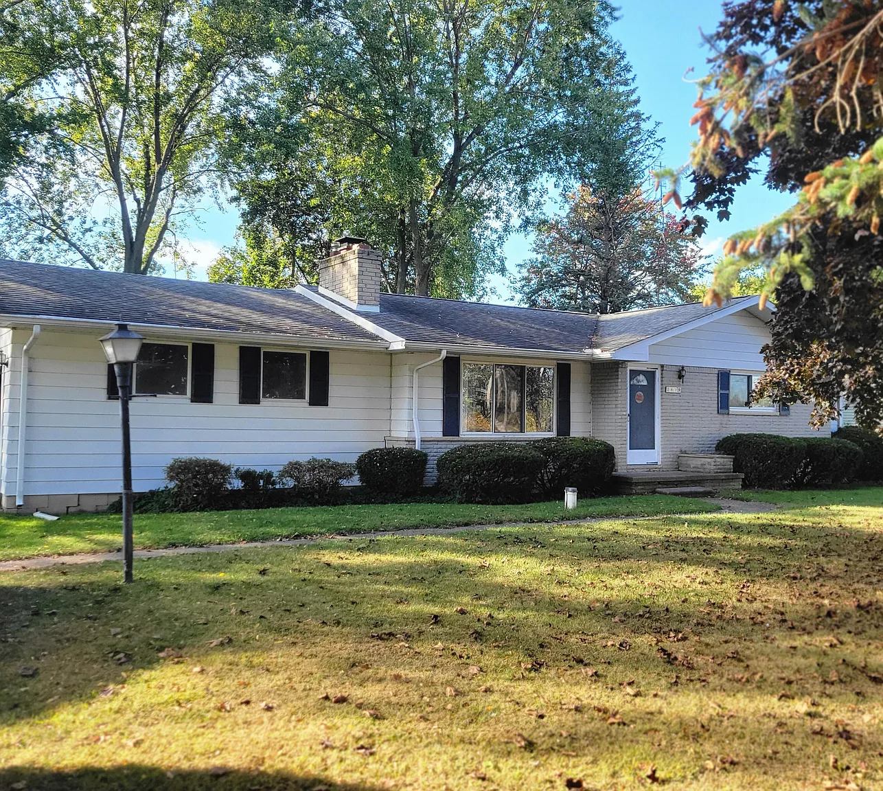 2479 N Long Lake Rd photo 1