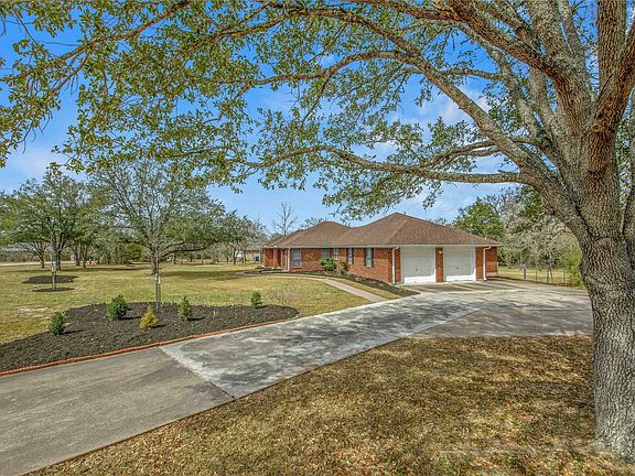 2nd image of 1002 Howe Dr