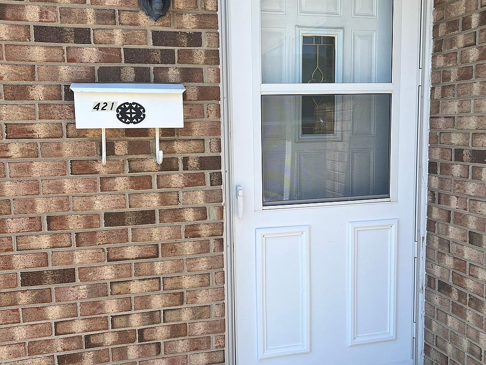 1st image of 421 Villa Dr #421
