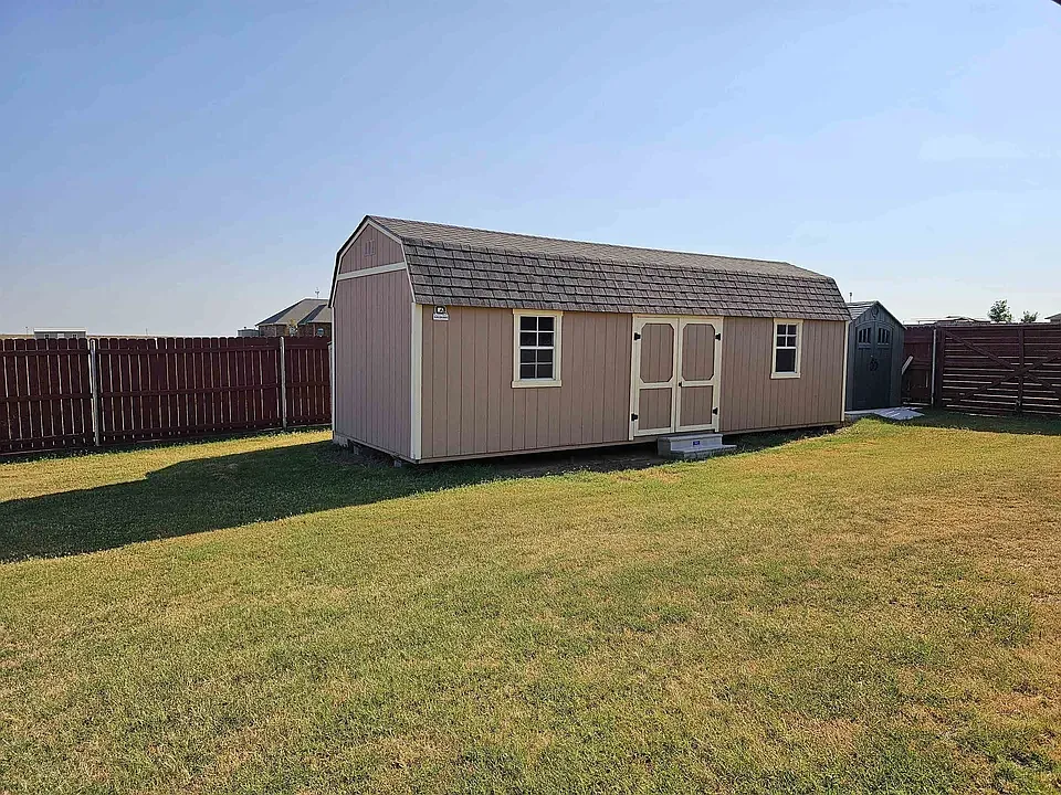 4 bed, 2029 sqft, $2,000 — Photo 2