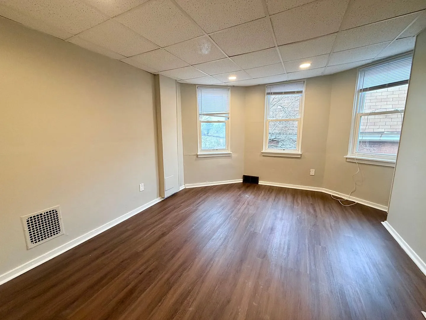 4 bed, 2.0 bath, $1,300 — Photo 4