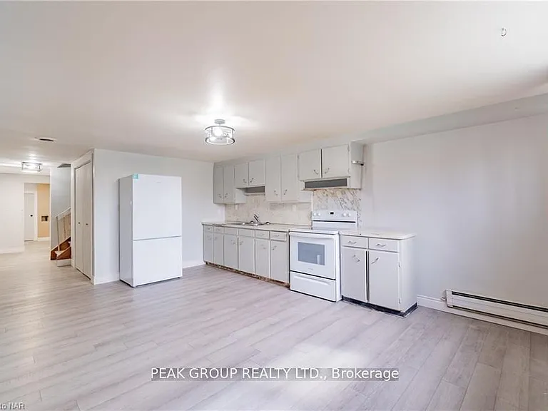 248 Bertie St #LOWER — Photo 4