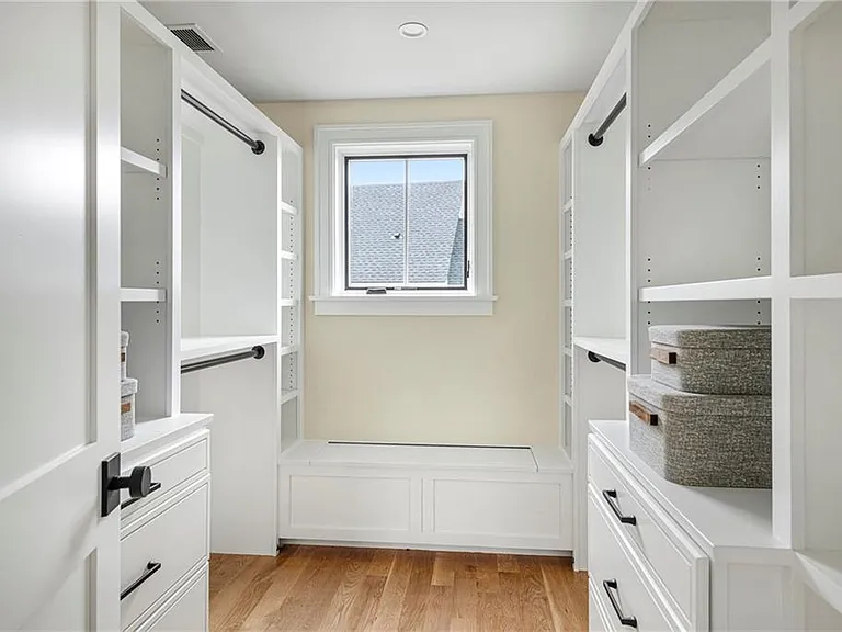118 Newport Ave — Photo 37