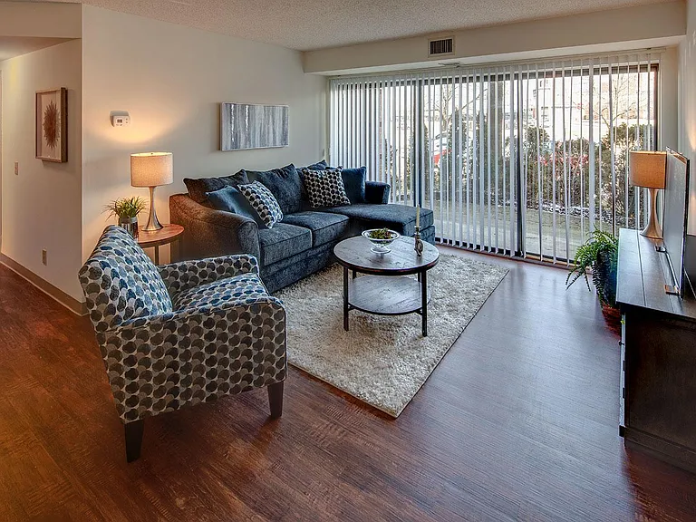 Kensington Place Apartments — Photo 1