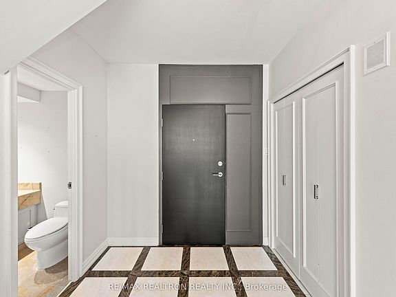 4th image of 55A Avenue Rd #412