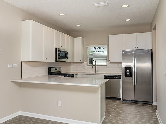 5th image of 38 Foxfire Dr