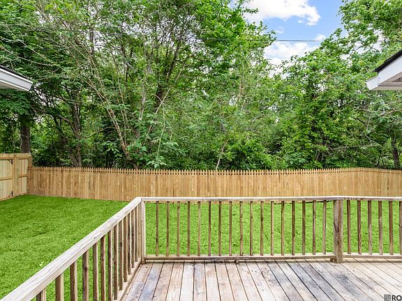 5th image of 10005 Redbud St