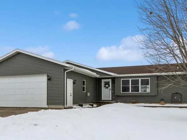 835 Milford St, Marengo, IA 52301