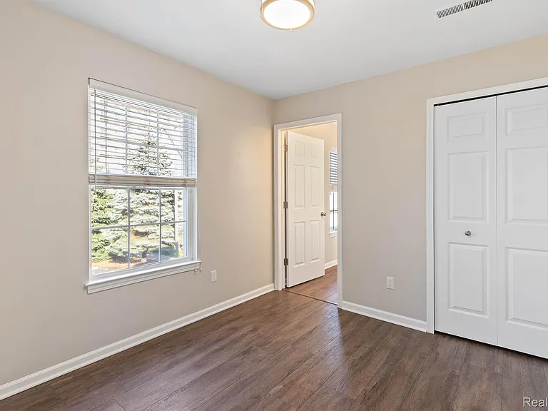 890 Lothrop Rd — Photo 11